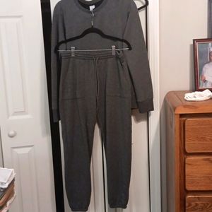 Sweat shirt and pants sz sm